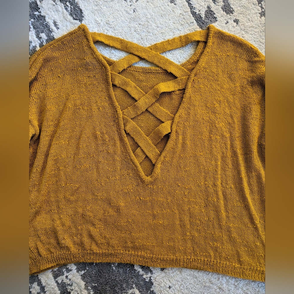 Forever 21 open back sweater - Picture 2 of 5
